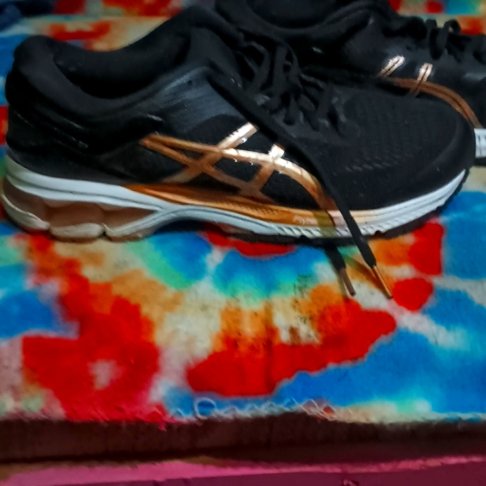 Oasis sneakers brand new never worn.size 10